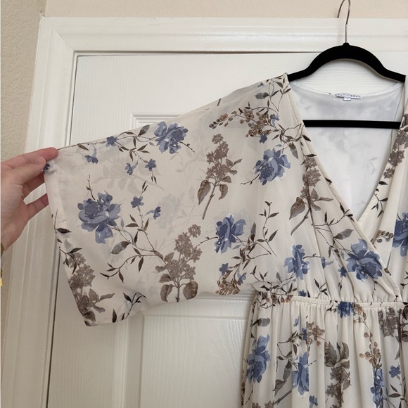 Floral Maxi Dress - Picture 3 of 4